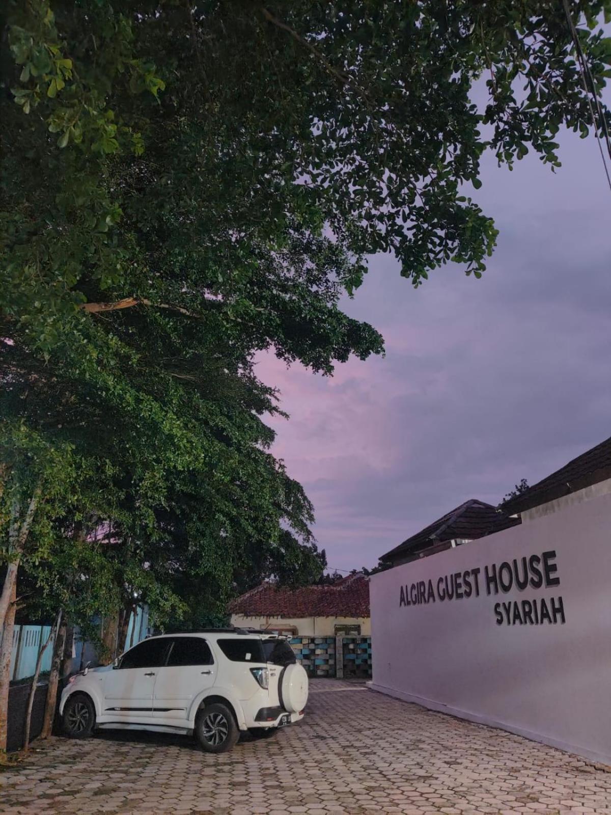 Algira Guest House Gunungbatu Syariah Cimanggu Bagian luar foto